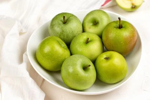 Apple on white table 库存照片