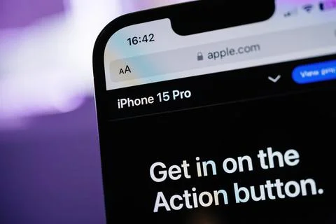 Apple.com Highlights 'Get in the Action' Button and iPhone 15 PRO Features Foto stock
