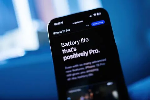 Apple.com Spotlights iPhone 15 PRO's Extended Battery with Tilt-Shift Focus Stock Photos