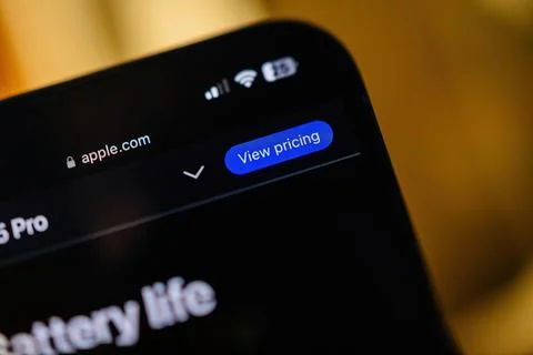 Apple.com Uses Tilt-Shift Focus on iPhone 15 PRO 'View Pricing' Button Stock Photos