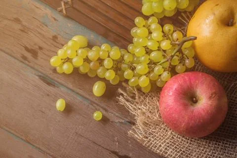 Apples and grapes on the table. Stock-Fotos