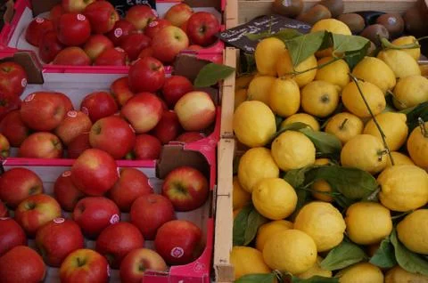 Apples and lemons Stock Photos
