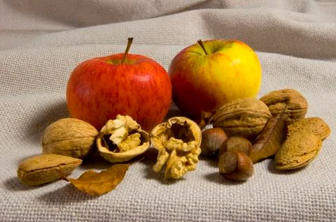 Apples and nuts Foto stock