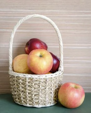 Apples in a basket Stockfoto's