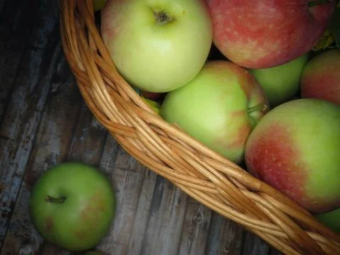 Apples in basket Foto stock