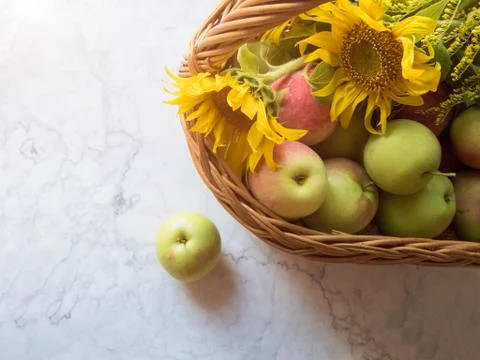Apples in basket Foto stock