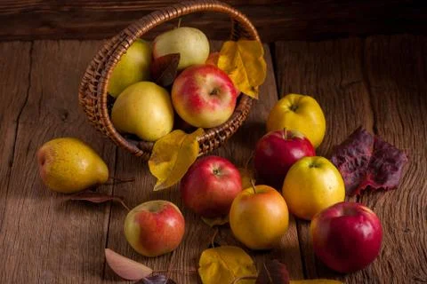 Apples in basket Stock-Fotos