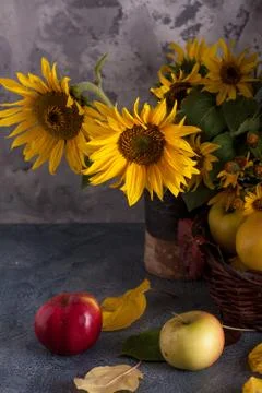 Apples in basket Foto stock