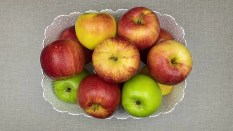 Apples disappear from the white basket. Stockbeeldmateriaal 150302964