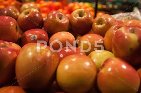 Apples on display at farmers market Stock Photos