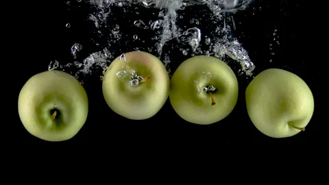 Apples fall in water. Slow motion 500fps 動画素材 128831953