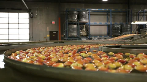 Apples float around corner Vídeo Stock 32789101