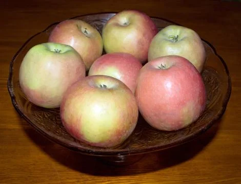 Apples lying in a vase Foto stock