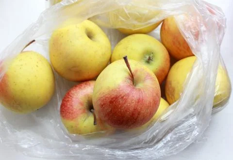 Apples in a plastic bag Foto stock