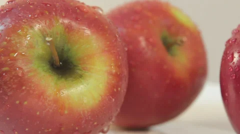 Apples on the rotation table Vídeo Stock 38418577
