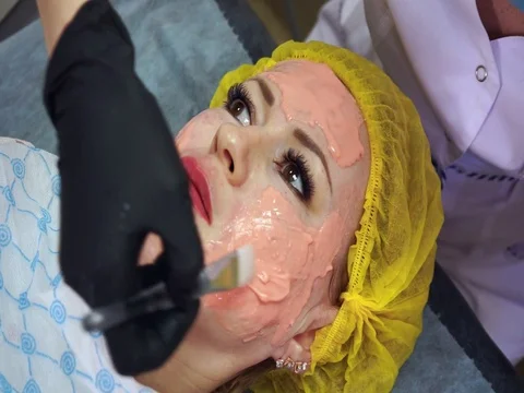 Application of an alginate mask on a woman's face. Video stock 77630097