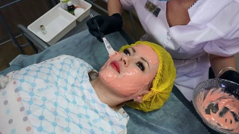 Application of an alginate mask on a woman's face. Stock Footage 77630144