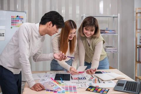 Application development team Brainstorming meeting and discussion to plan the Foto stock