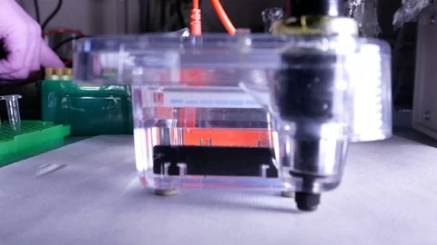 Application of DNA into agarose gel Video stock 84223308