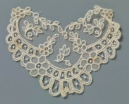 Application with heart shape of machining. Application of natural-colored ... 写真素材