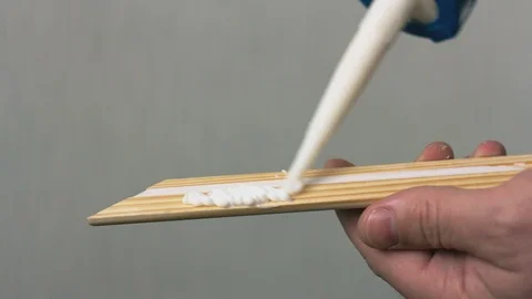 Apply glue to the Board Stockbeeldmateriaal 127435915