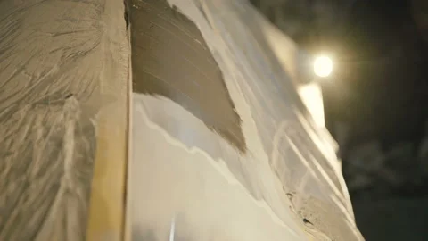 Applying the auto primer on the car surface 4K Vidéo 86869702