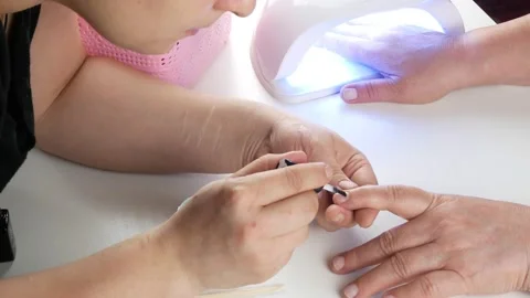 Applying base and acrylic powder to nails.Hands on a white table. Stock-Footage 138563054