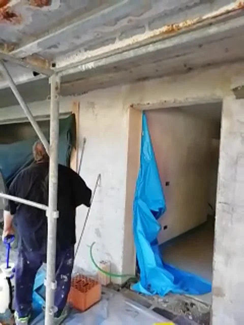 Applying a coat of primer on old walls 스톡 동영상 330466057