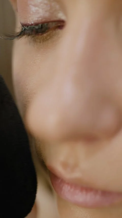 Applying eyelashes. Extreme close-up video of makeup artist applies eyelashes to Video stock 317084480