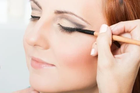 Applying eyeliner Stock Photos