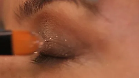 Applying glitter eye shadow Stock Footage 81287025