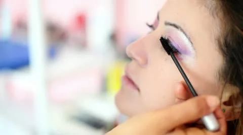 Applying mascara Stock Footage 24638271