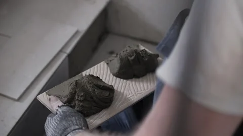 Applying mortar to tile during installation Video stock 311882053