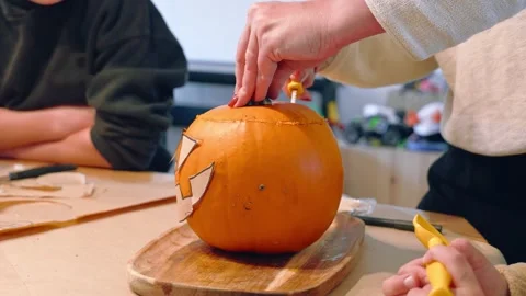 Applying Paper Face Template to Halloween Pumpkin Vídeos de archivo 345094648