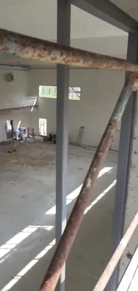 Applying primer on concrete 스톡 동영상 331339832