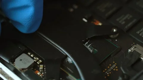 Applying thermal paste to the laptop processor. Video stock 277678554