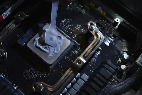 Applying thermal paste to the surface of the computer processor. Thermal in.. 写真素材