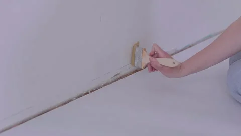 Applying wallpaper paste to the wall surface in the room. Apply wallpaper paste Stock Footage 332369029