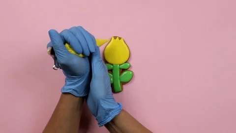 Applying yellow glaze to ginger biscuits, top view 스톡 동영상 126534832