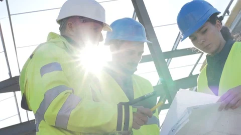 Apprentice with instructor on building site Vídeos de archivo 123216249