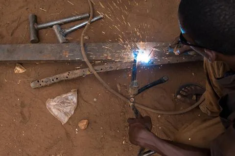  Apprentice learning how to weld, Masindi, Uganda. Apprentice learning how... Stock Photos