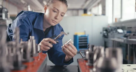 Apprentice measuring metal bolt with caliper in workshop Video stock 254681614