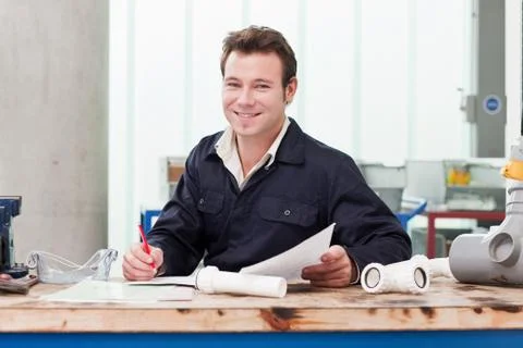 Apprentice plumber in class, portrait Foto stock