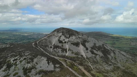Approach and crest of mountain summit to bay view behind 스톡 동영상 155762832