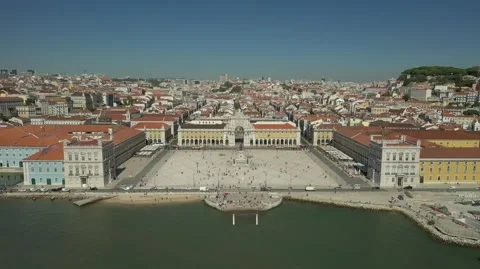 Approach to the statue of Estátua de D. José I Video stock 174215016