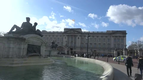Approaching Buckingham Palace in London Stock Footage 154014169