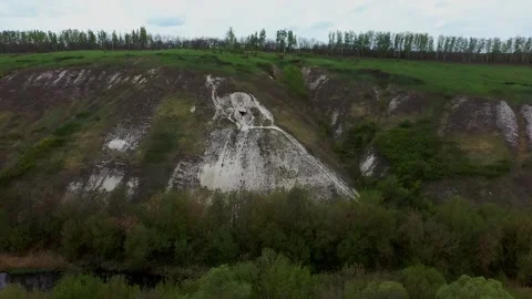 Approaching a cave in the mountains Video stock 130818712