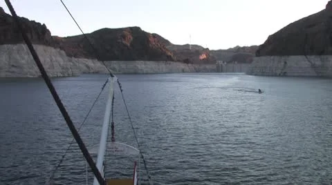 Approaching Hoover Dam View from bow Video stock 8980574