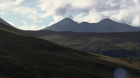 Approaching The Macgillycuddy's Reeks 스톡 동영상 65445572