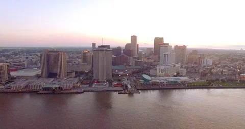 Approaching New Orleans 動画素材 97077914